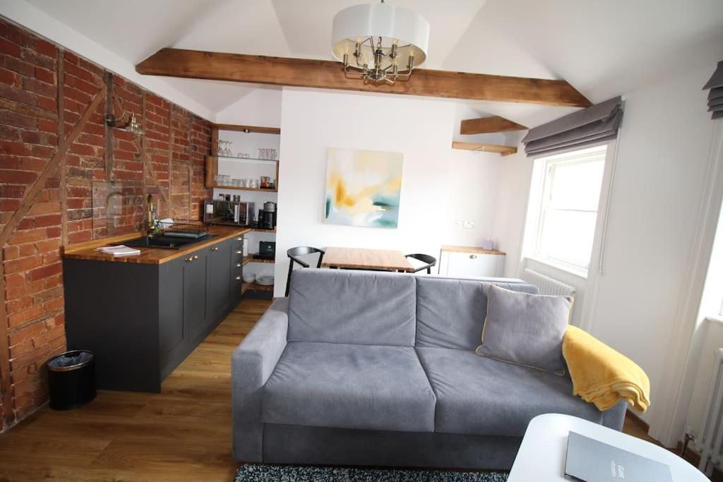 Apartment 6 At Number 8: City Centre, 1 Bedroom, Sofa Bed In Lounge Кэнтербари Экстерьер фото