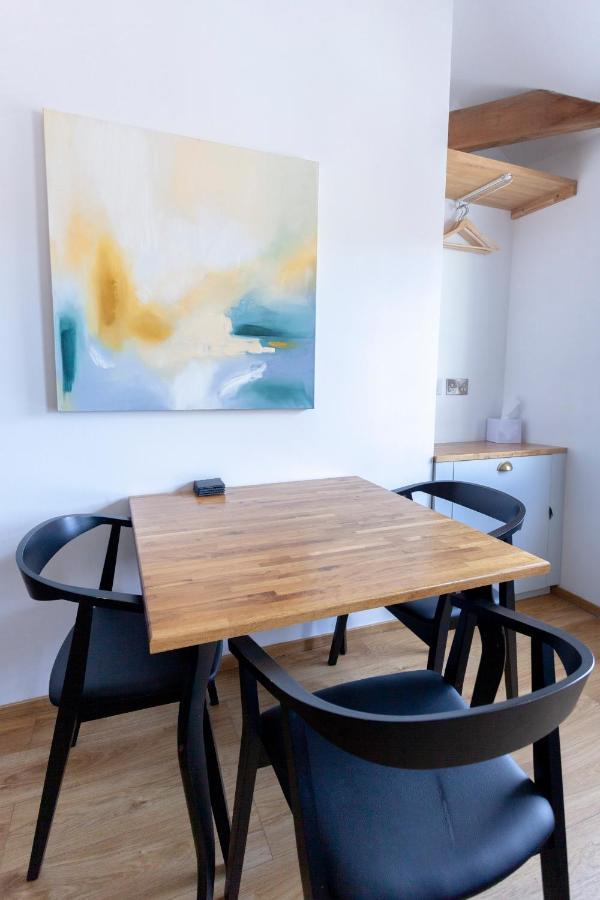 Apartment 6 At Number 8: City Centre, 1 Bedroom, Sofa Bed In Lounge Кэнтербари Экстерьер фото